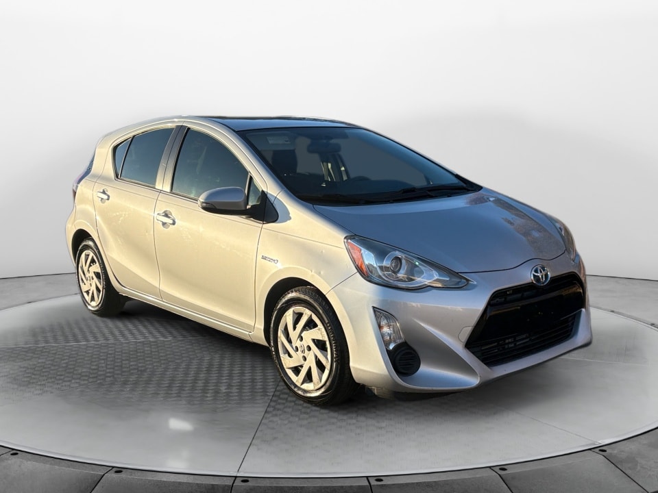 2015 Toyota Prius c Two's photo