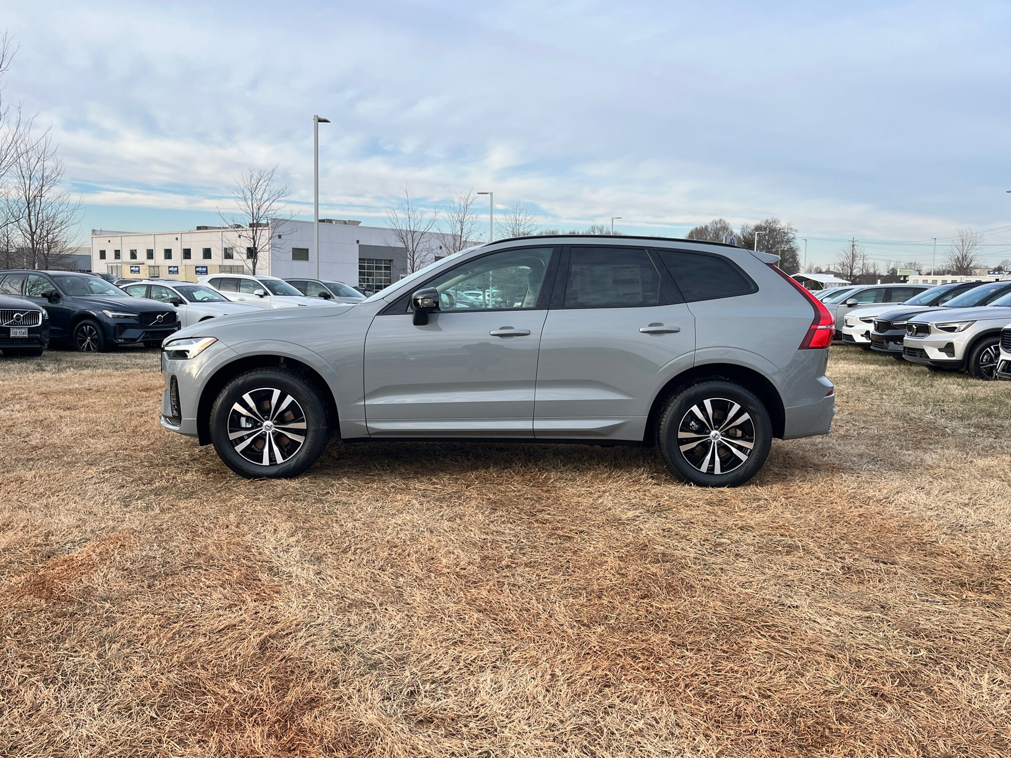 2025 Volvo XC60 B5 Core photo 3