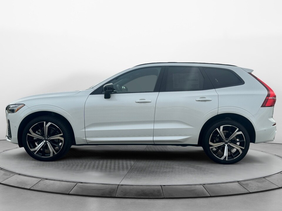 2025 Volvo XC60 B5 photo 4