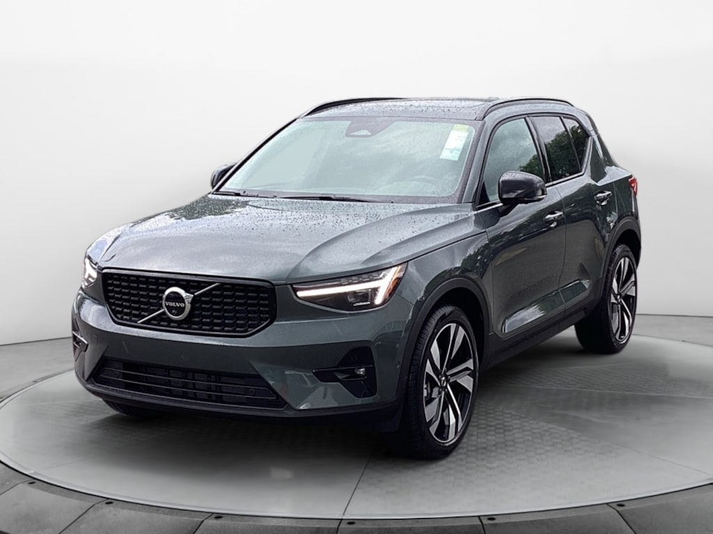 New 2026 Volvo XC40 B5 Plus SUV