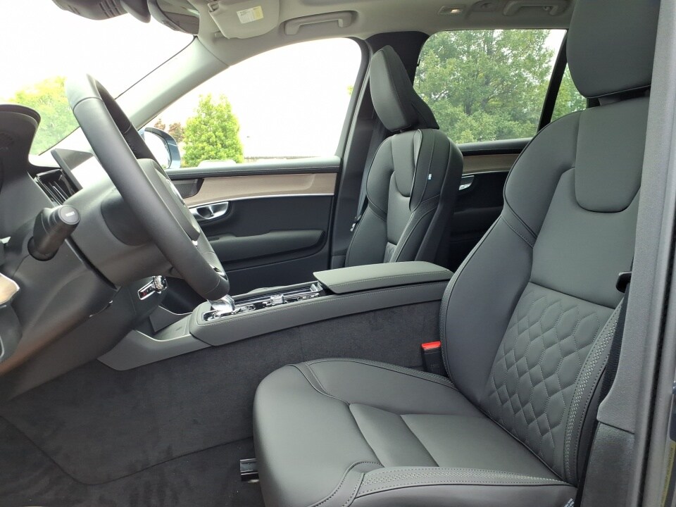 2026 Volvo XC90 Plus - Photo 11