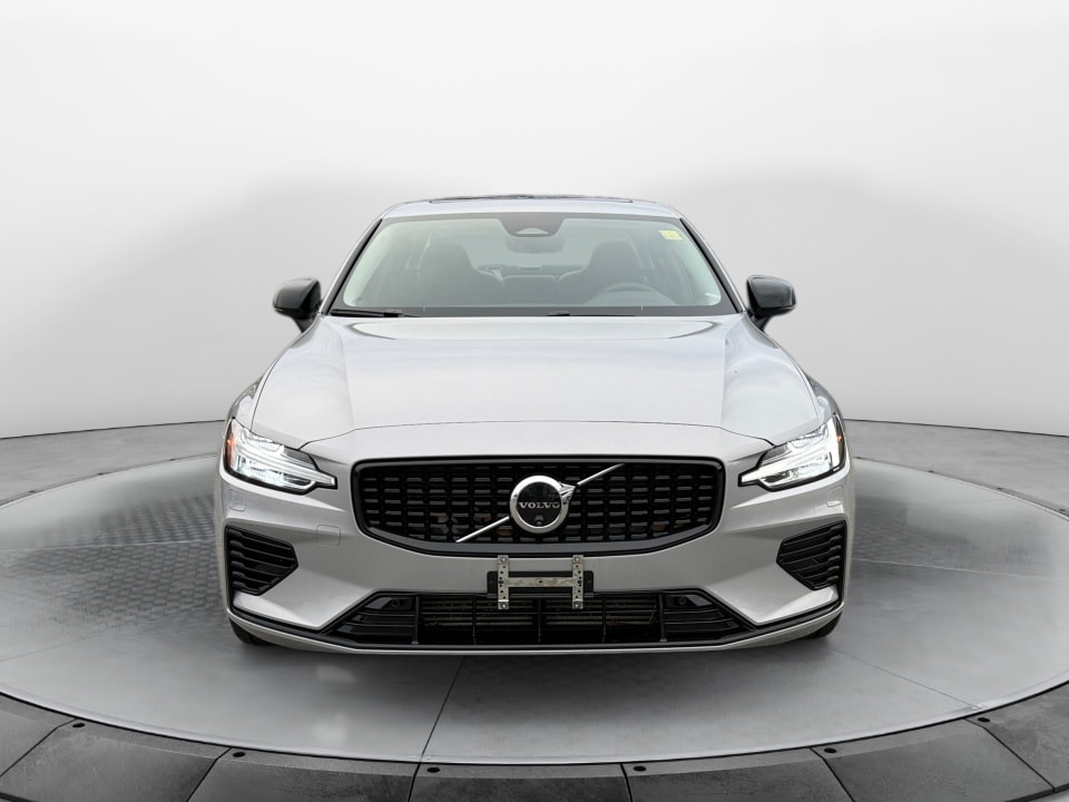 2024 Volvo S60 Plus's photo