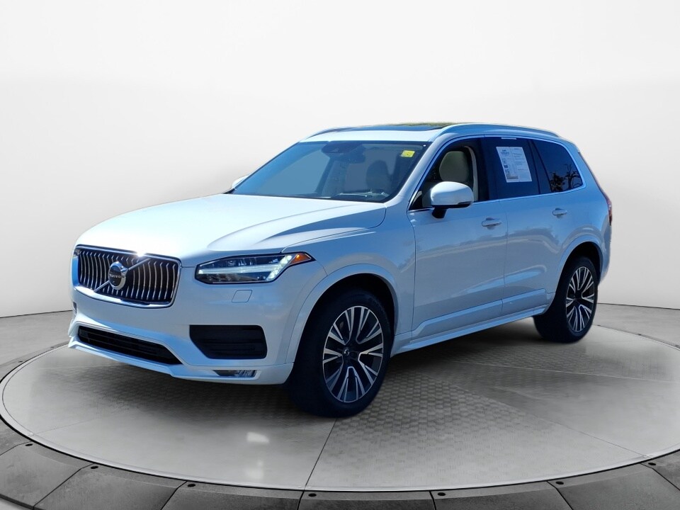 2022 Volvo XC90 T5 Momentum photo 3