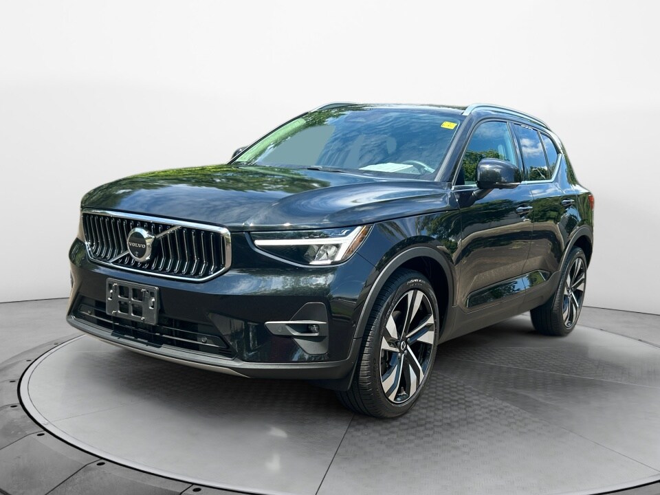 2024 Volvo XC40 Plus photo 2