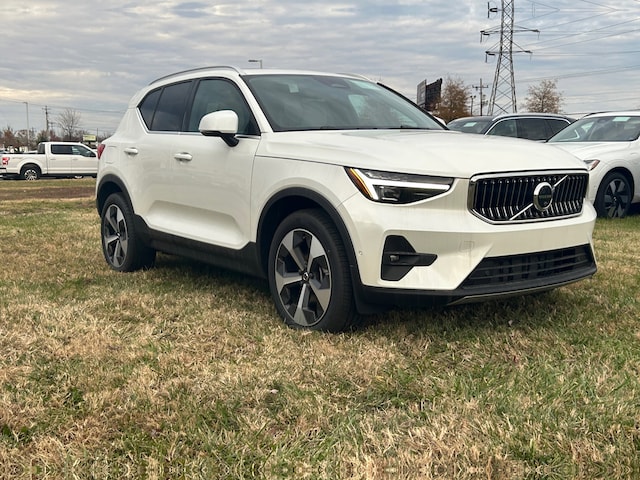 2025 Volvo XC40 B5 Plus Bright Theme AWD SUV YV4L12UE4S2466370