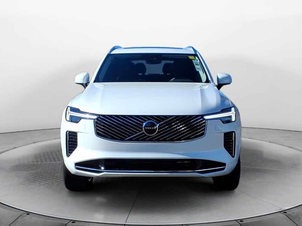2026 Volvo XC90 B5 Core photo 2