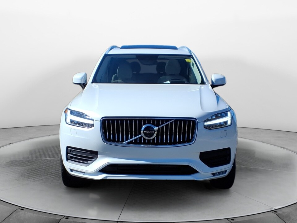 2022 Volvo XC90 T5 Momentum photo 2