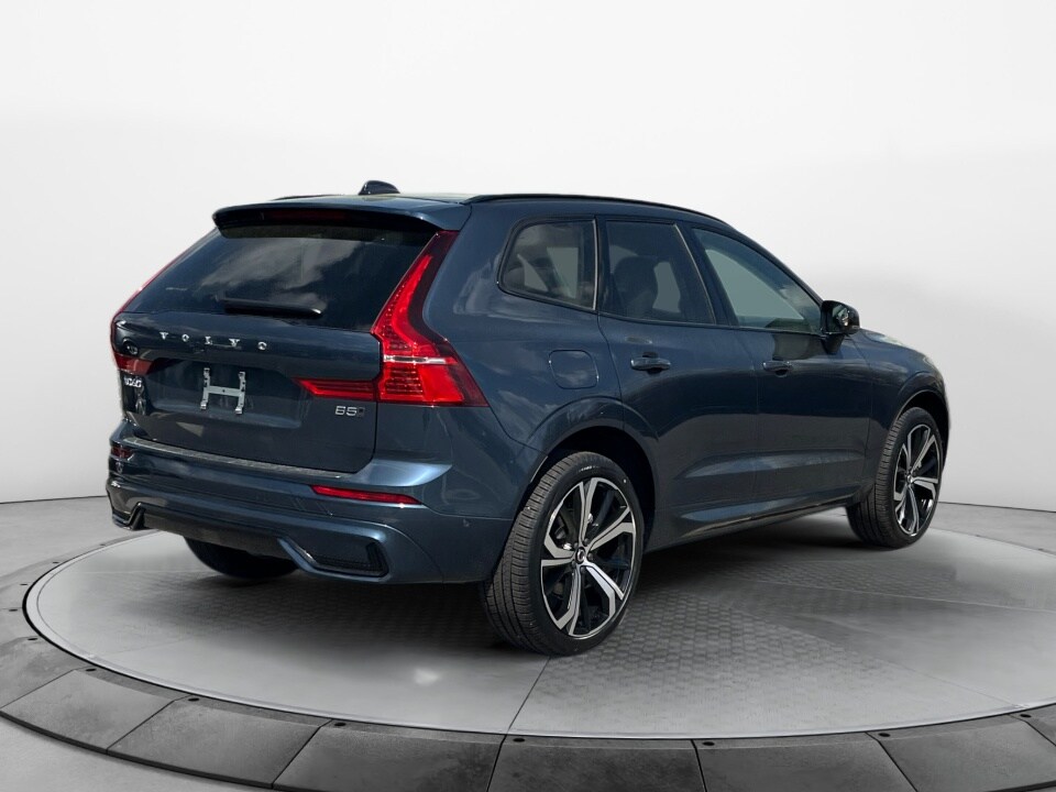 2025 Volvo XC60 B5 photo 4
