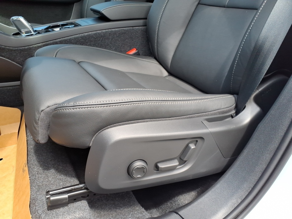 2026 Volvo XC40 Plus - Photo 12