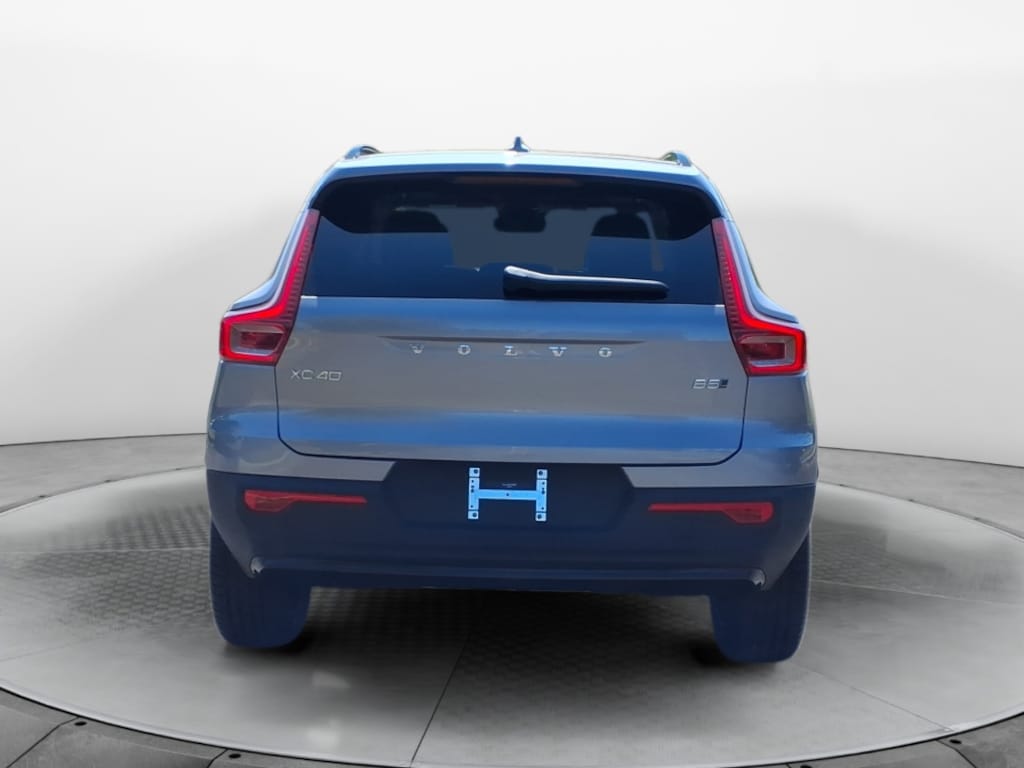 New 2026 Volvo XC40 B5 Plus SUV