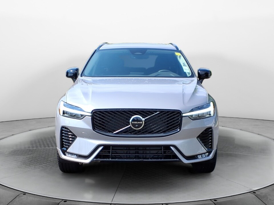 2026 Volvo XC60 B5 Plus photo 2