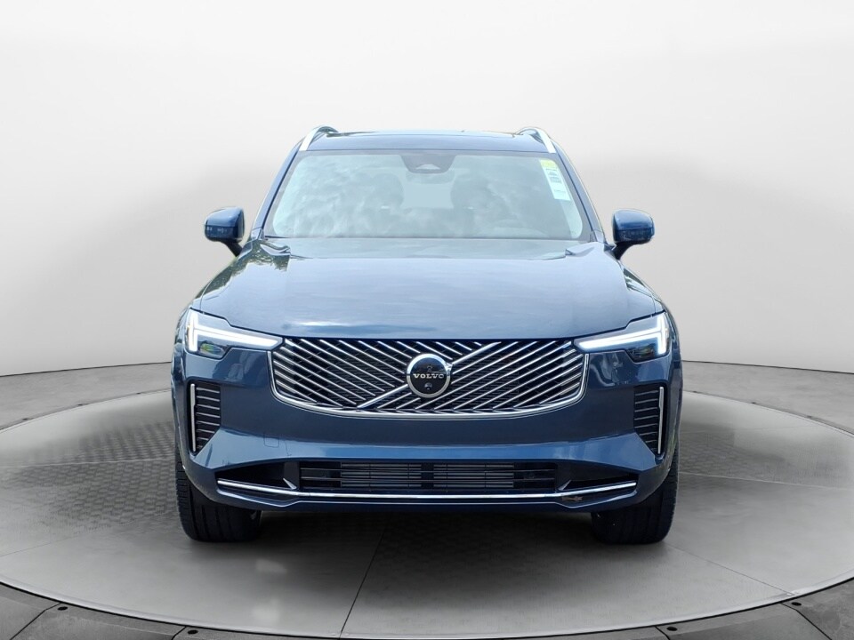 2026 Volvo XC90 T8 Plus photo 2