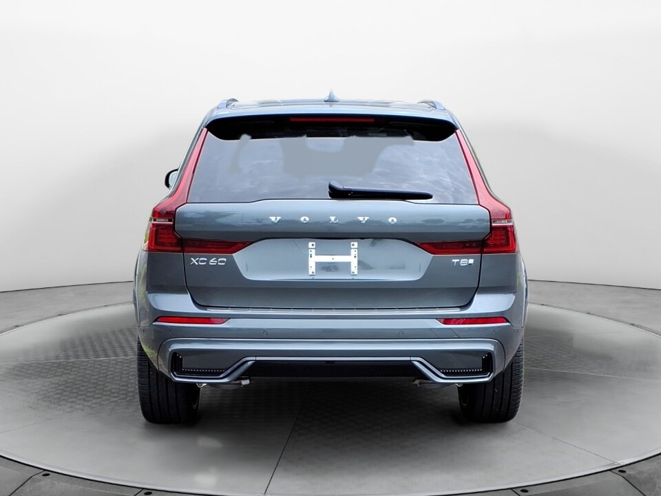 2026 Volvo XC60 Hybrid T8 photo 3
