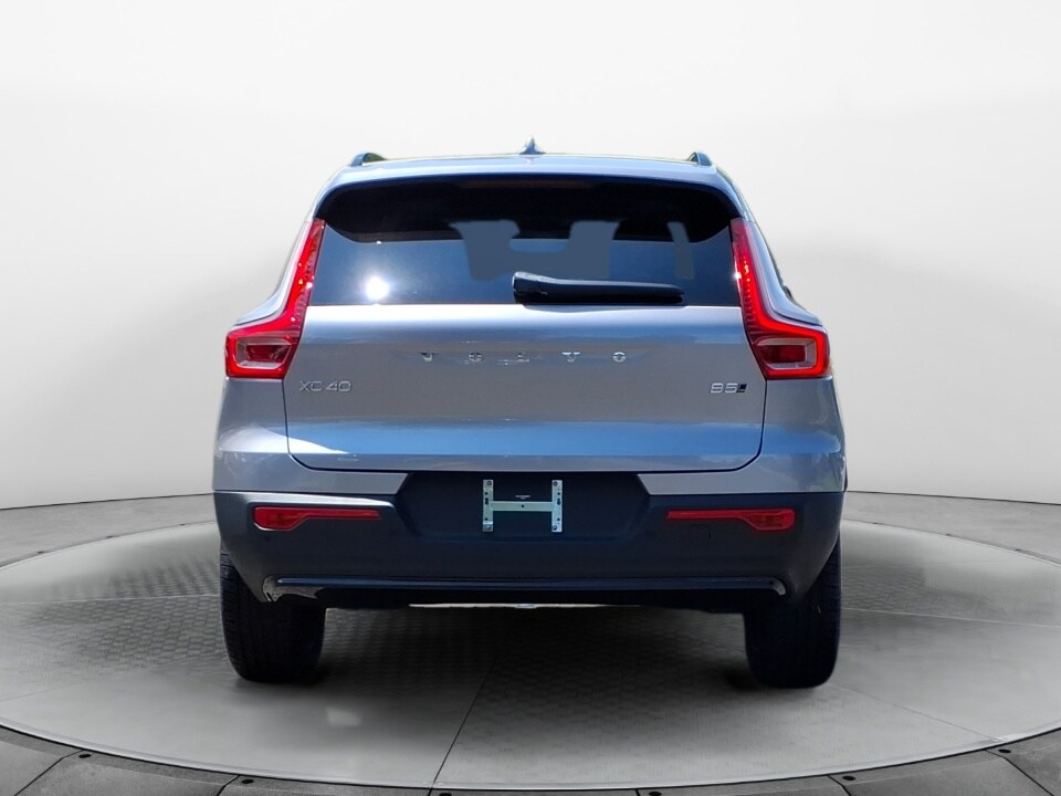 2026 Volvo XC40 Plus photo 3
