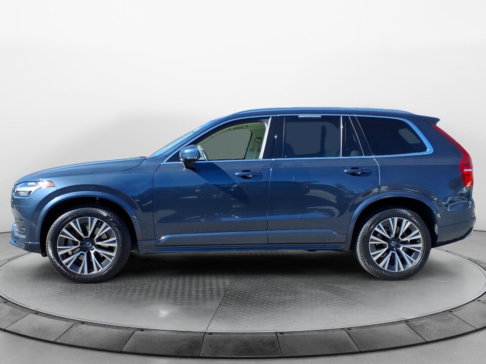 2022 Volvo XC90 T6 Momentum photo 2