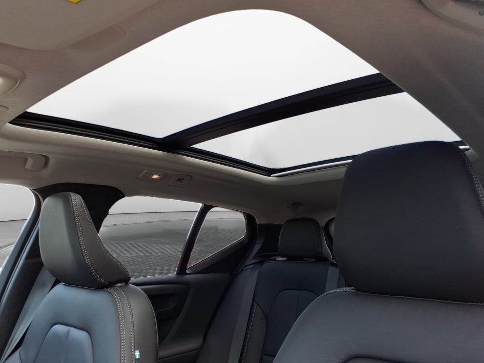 2026 Volvo XC40 Plus - Photo 10