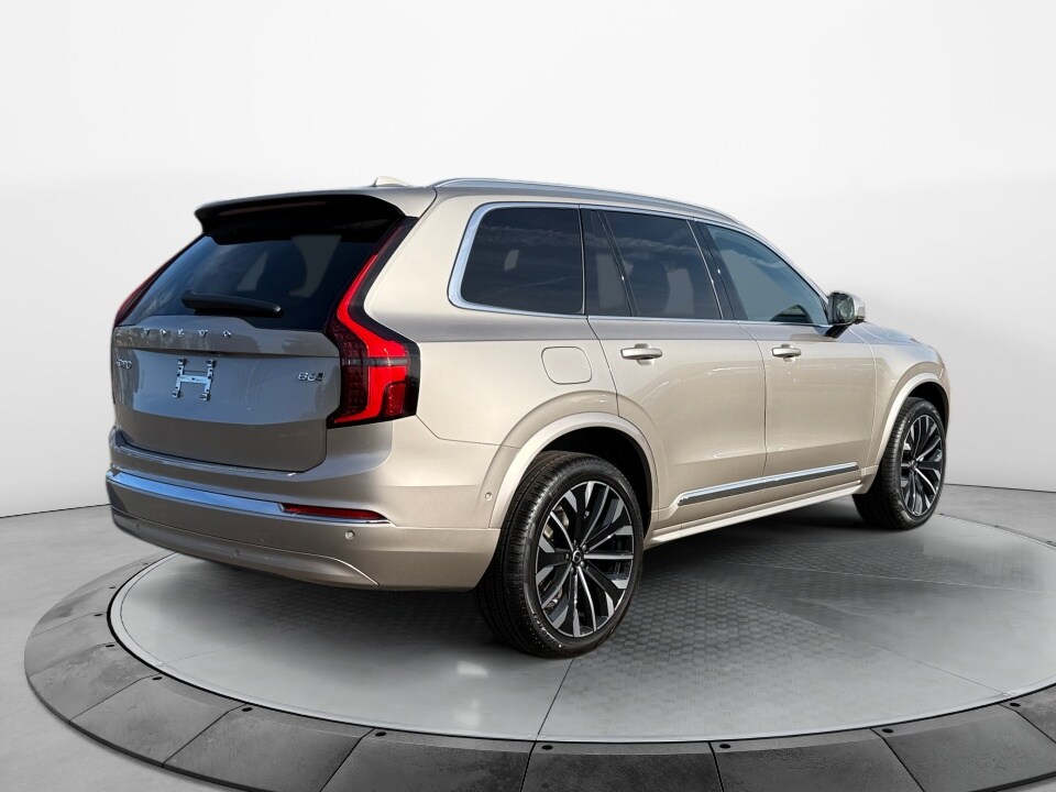 2026 Volvo XC90 Plus photo 4