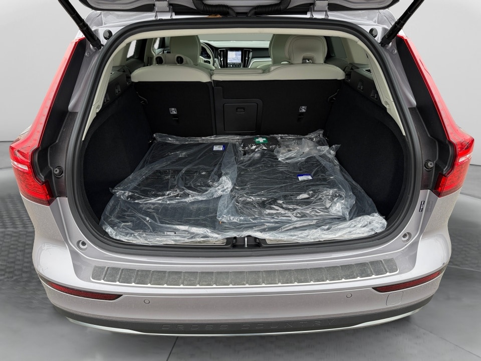 2026 Volvo V60 Cross Country Plus - Photo 6