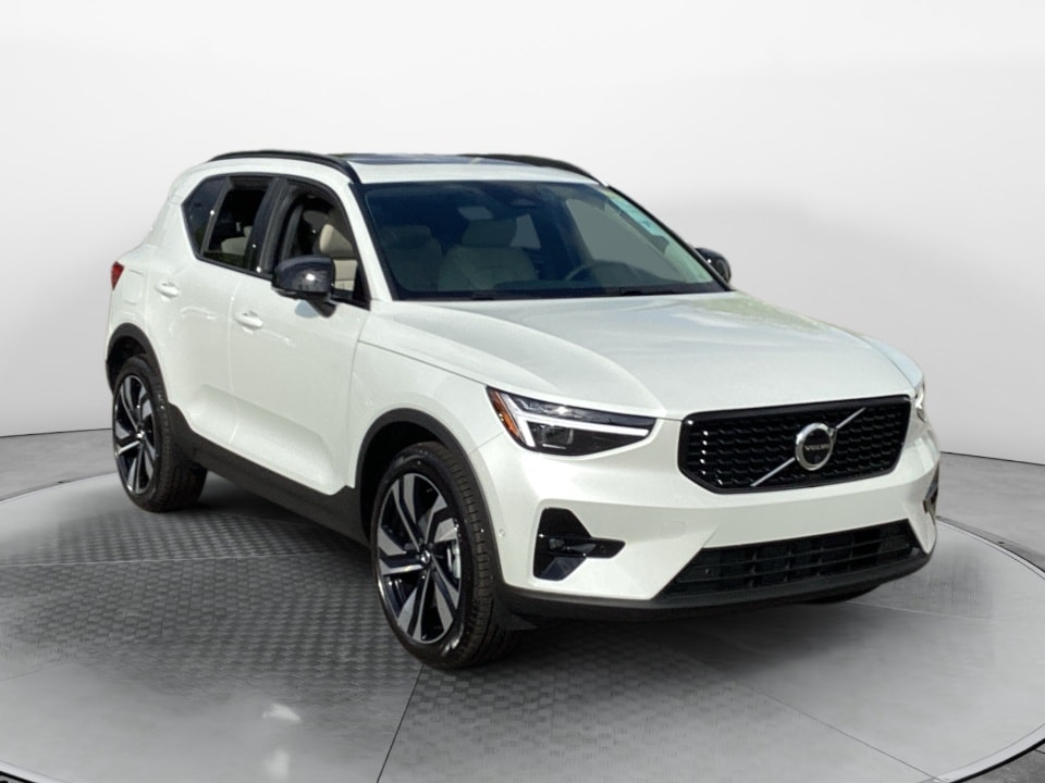 2026 Volvo XC40 B5 Ultra Dark AWD's photo