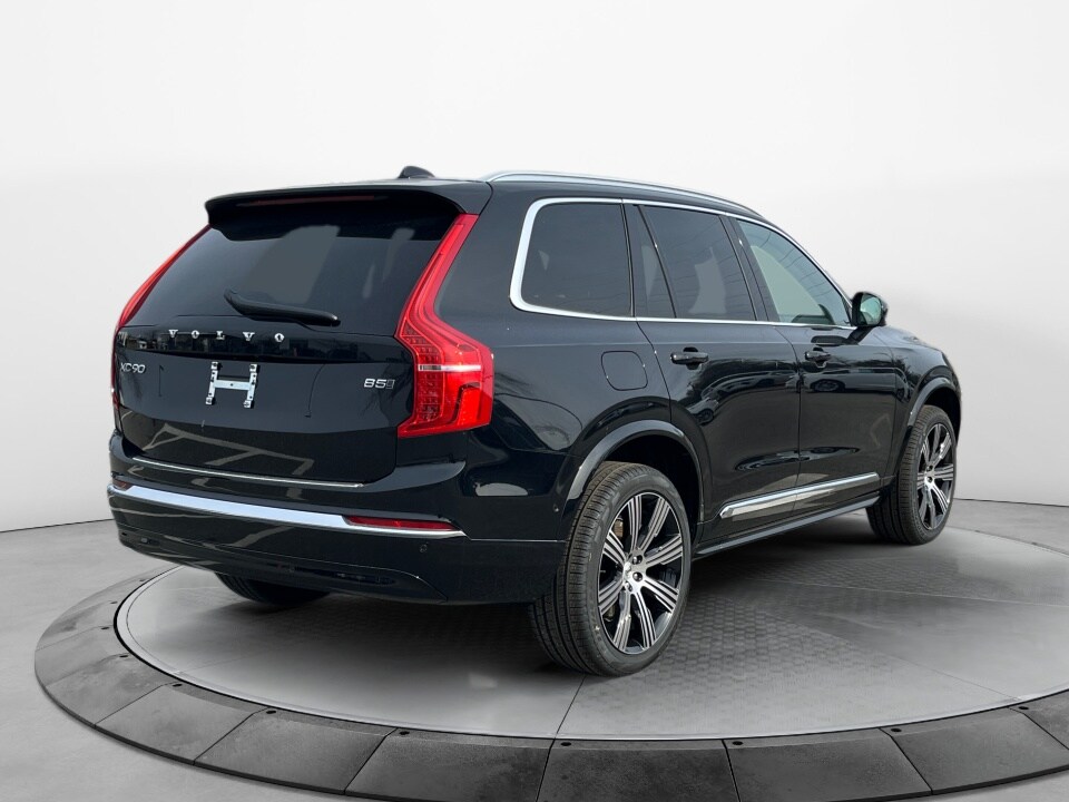 2025 Volvo XC90 B5 Plus photo 4