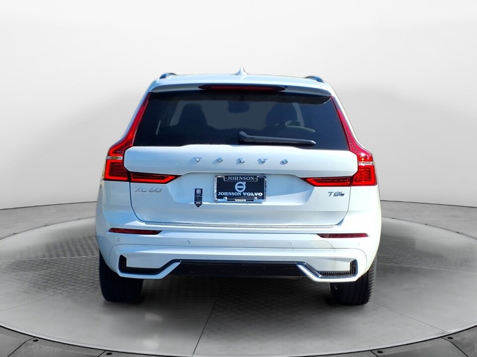 2025 Volvo XC60 Hybrid T8 Plus photo 2