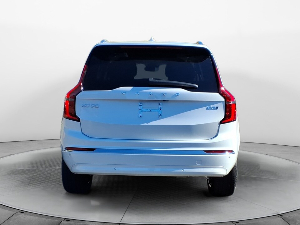 2026 Volvo XC90 B5 Core photo 3