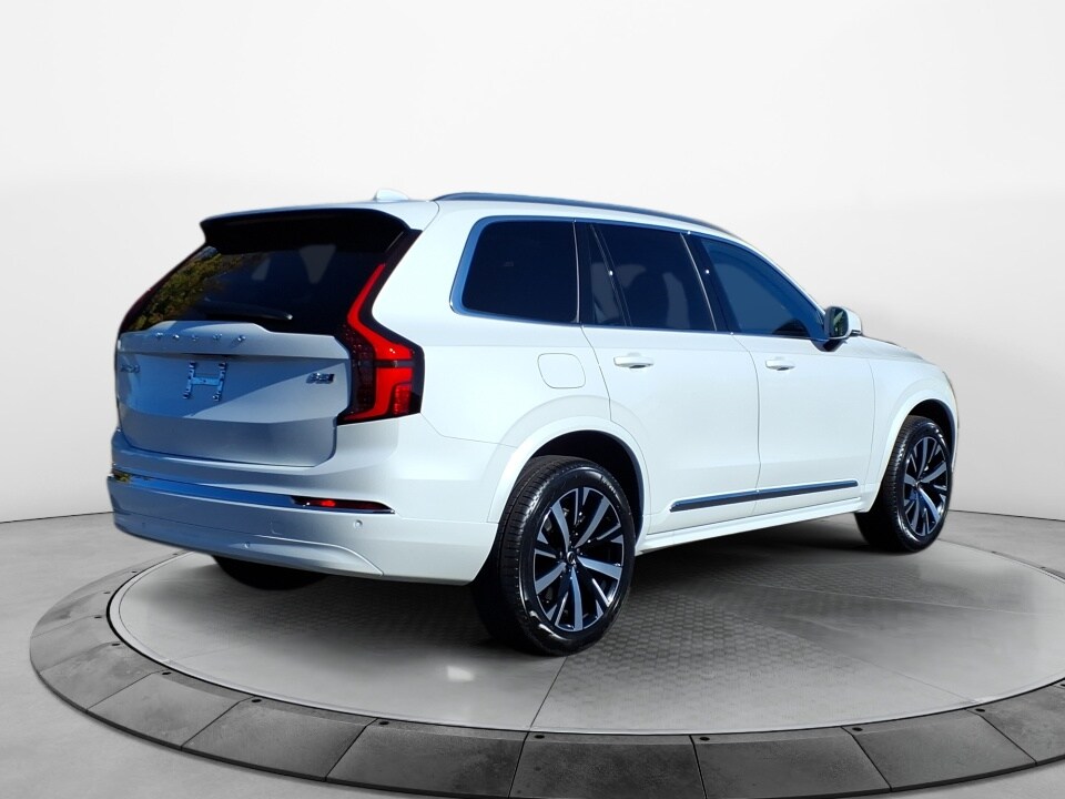 2026 Volvo XC90 B5 Core photo 4