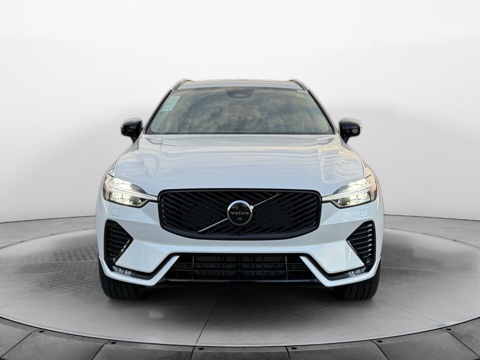 2026 Volvo XC60 B5 photo 2
