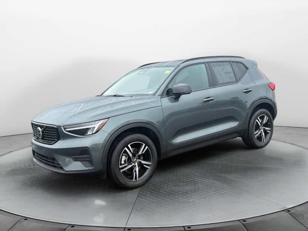 New 2026 Volvo XC40 B5 Core SUV