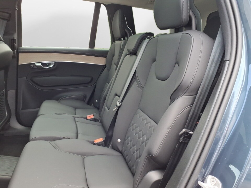 2026 Volvo XC90 Plus - Photo 8
