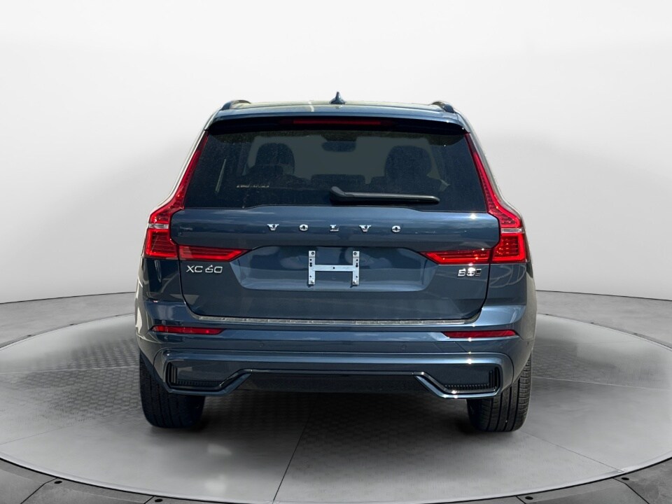 2025 Volvo XC60 B5 photo 3