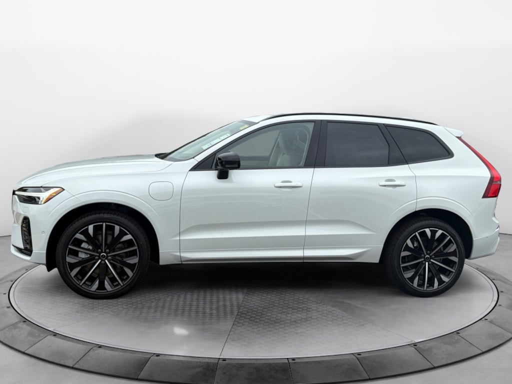 New 2026 Volvo XC60 plug-in hybrid T8 Ultra SUV
