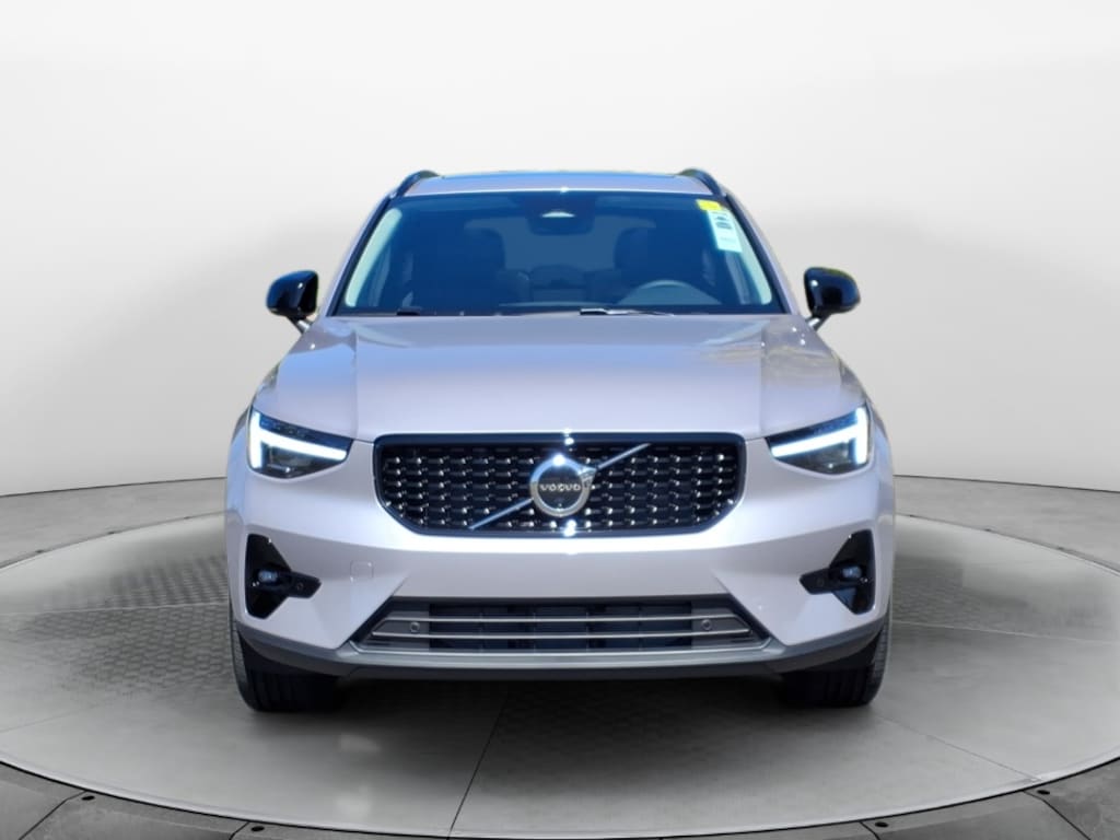 New 2026 Volvo XC40 B5 Plus SUV