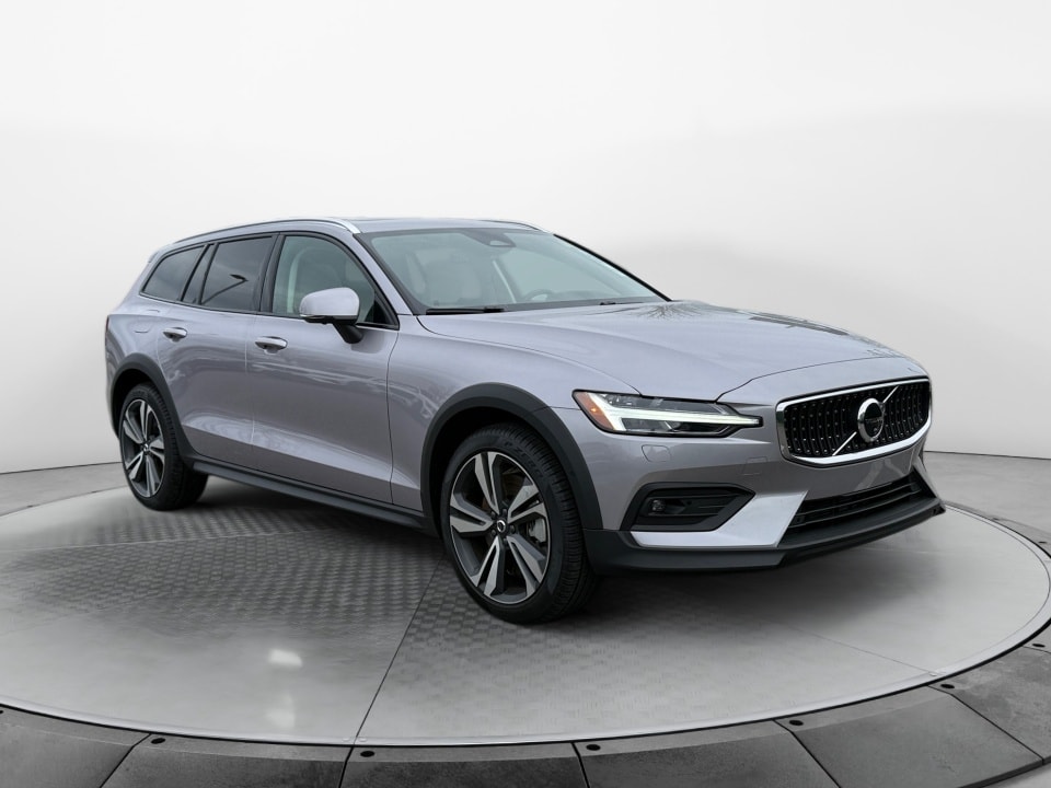 2026 Volvo V60 Cross Country Plus's photo