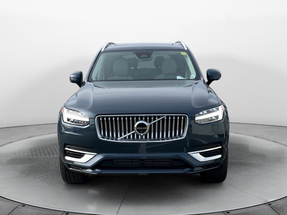 2025 Volvo XC90 T8 Plus photo 2