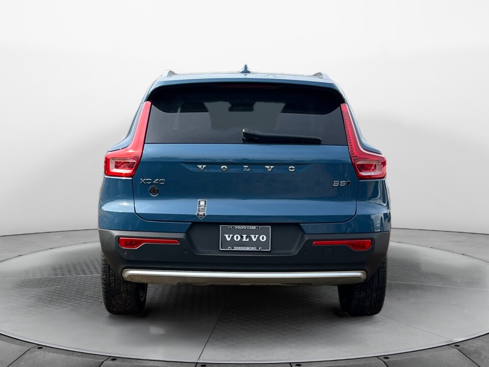2025 Volvo XC40 photo 3