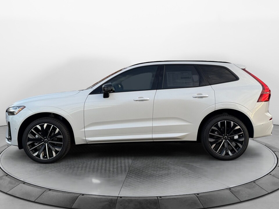 2026 Volvo XC60 B5 photo 4