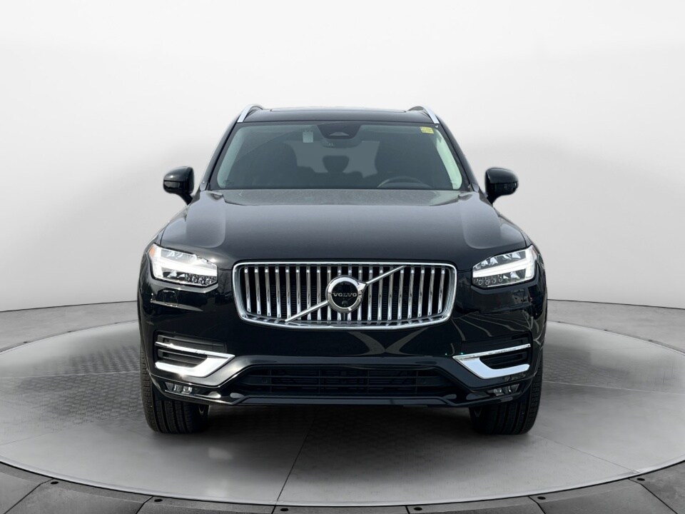 2025 Volvo XC90 B5 Plus photo 2