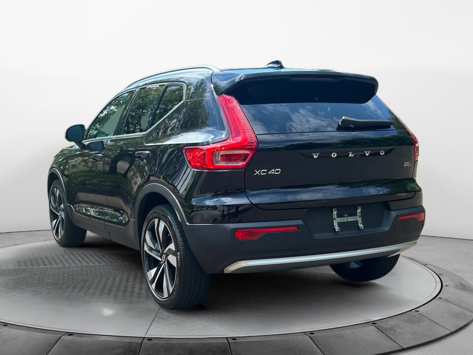 2024 Volvo XC40 Plus photo 4