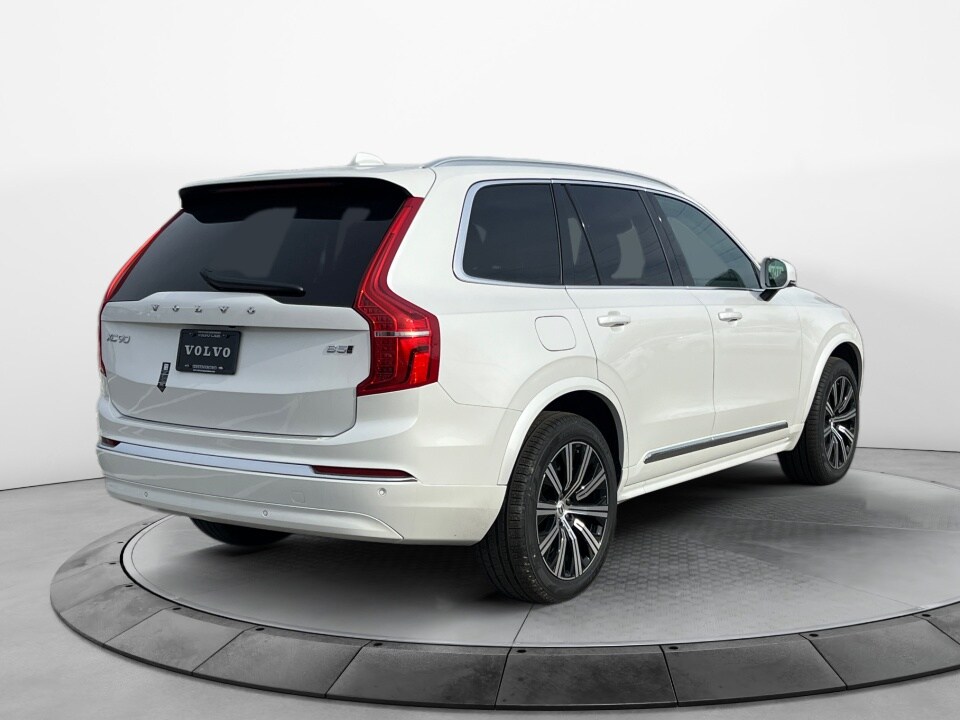 2025 Volvo XC90 B5 Core photo 4