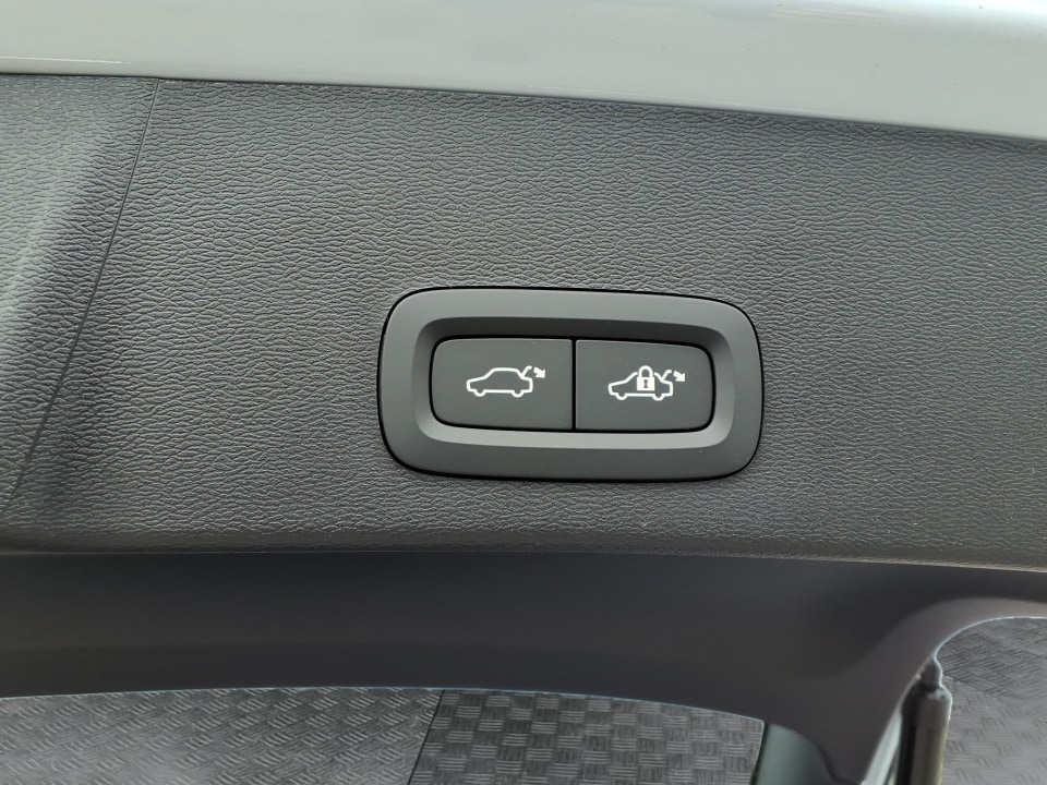 2026 Volvo XC40 Plus - Photo 7