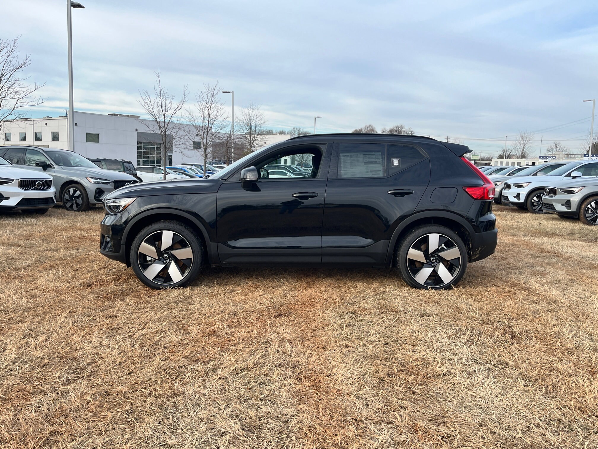 2024 Volvo XC40 Recharge Plus photo 3