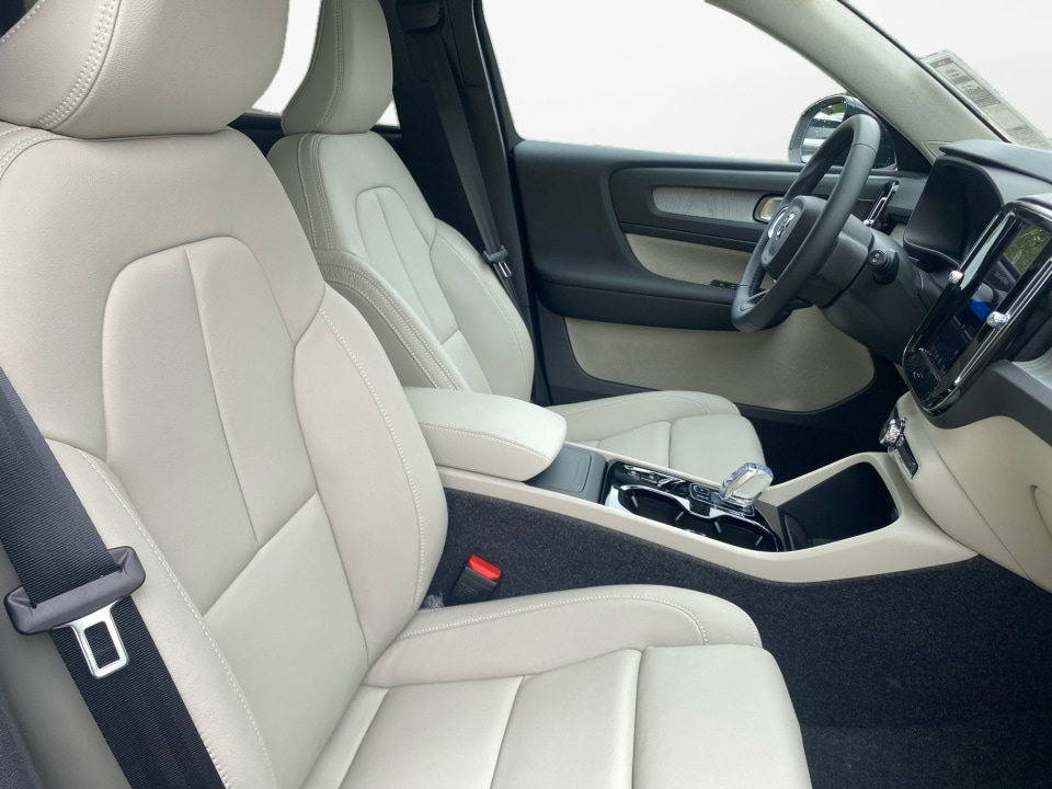 2026 Volvo XC40 Ultra - Photo 13