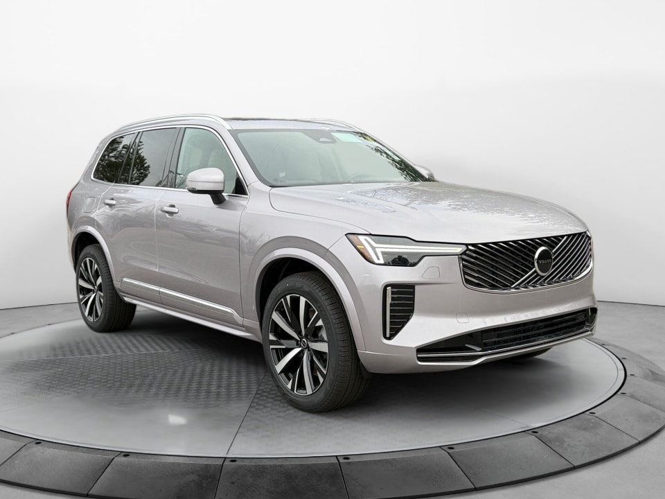 2026 Volvo XC90 Core's photo