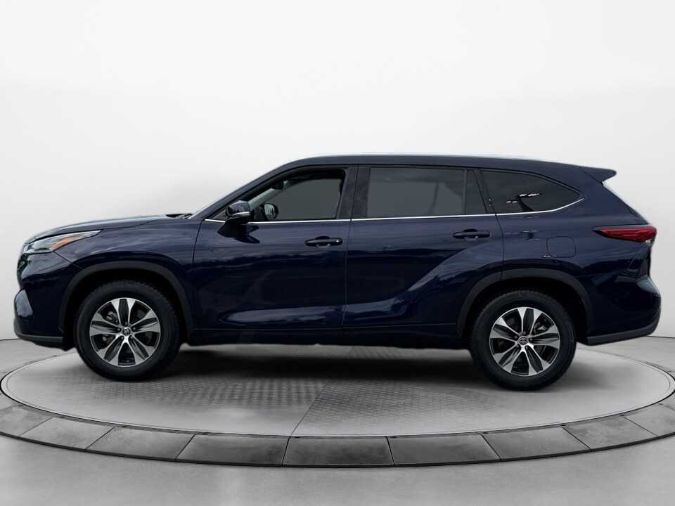 2021 Toyota Highlander XLE photo 4