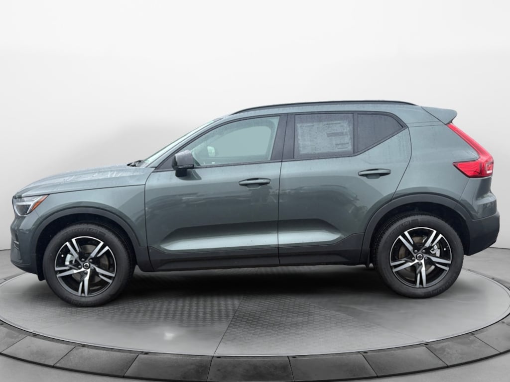 New 2026 Volvo XC40 B5 Core SUV