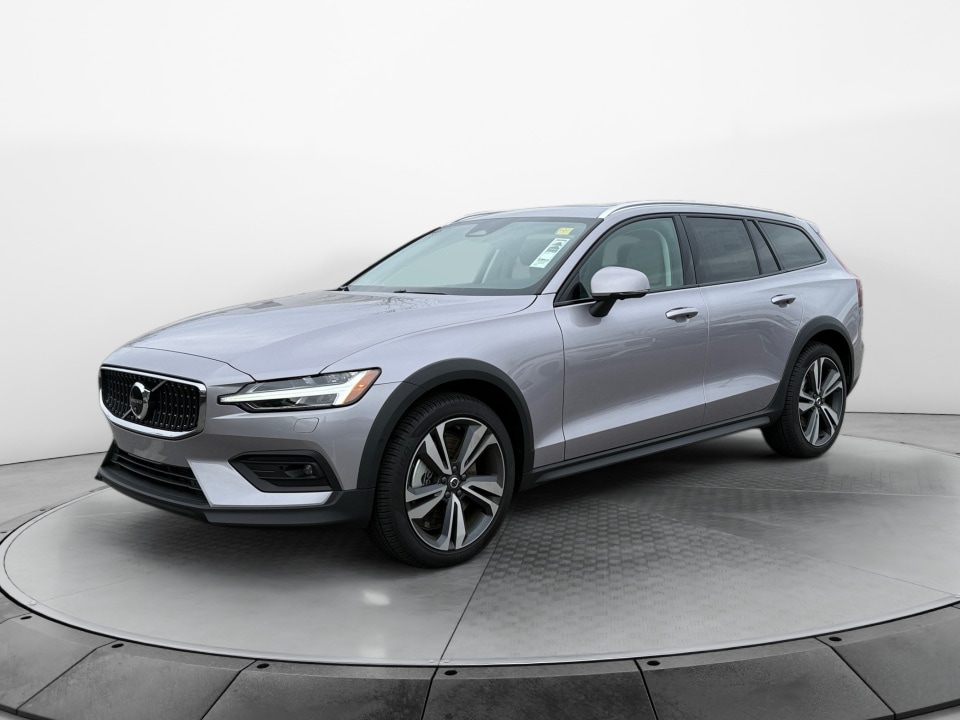 2026 Volvo V60 Cross Country Plus - Photo 3