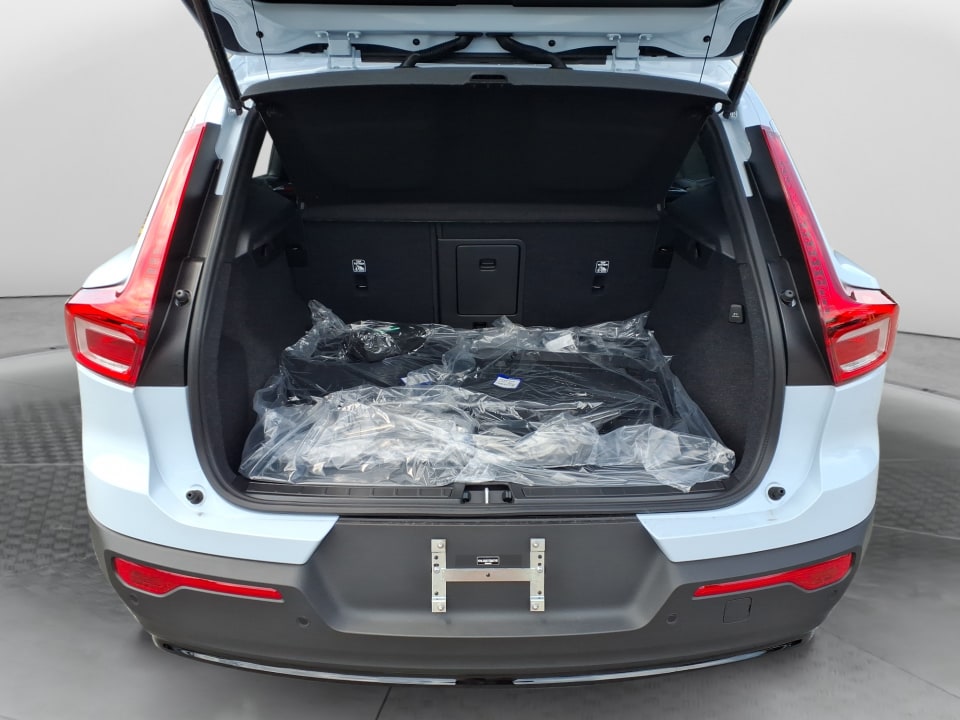 2026 Volvo XC40 Plus - Photo 6