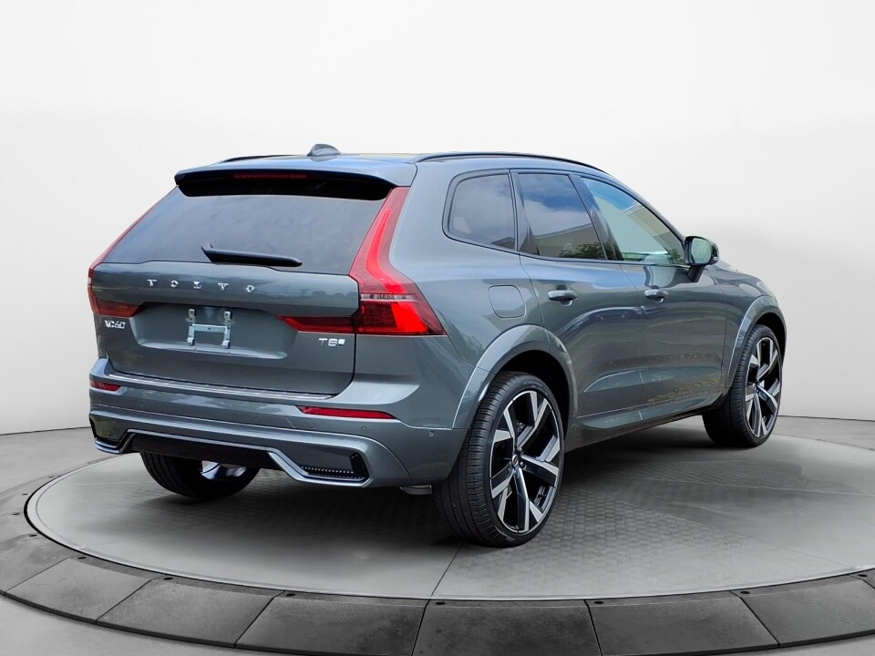 2026 Volvo XC60 Hybrid T8 photo 4