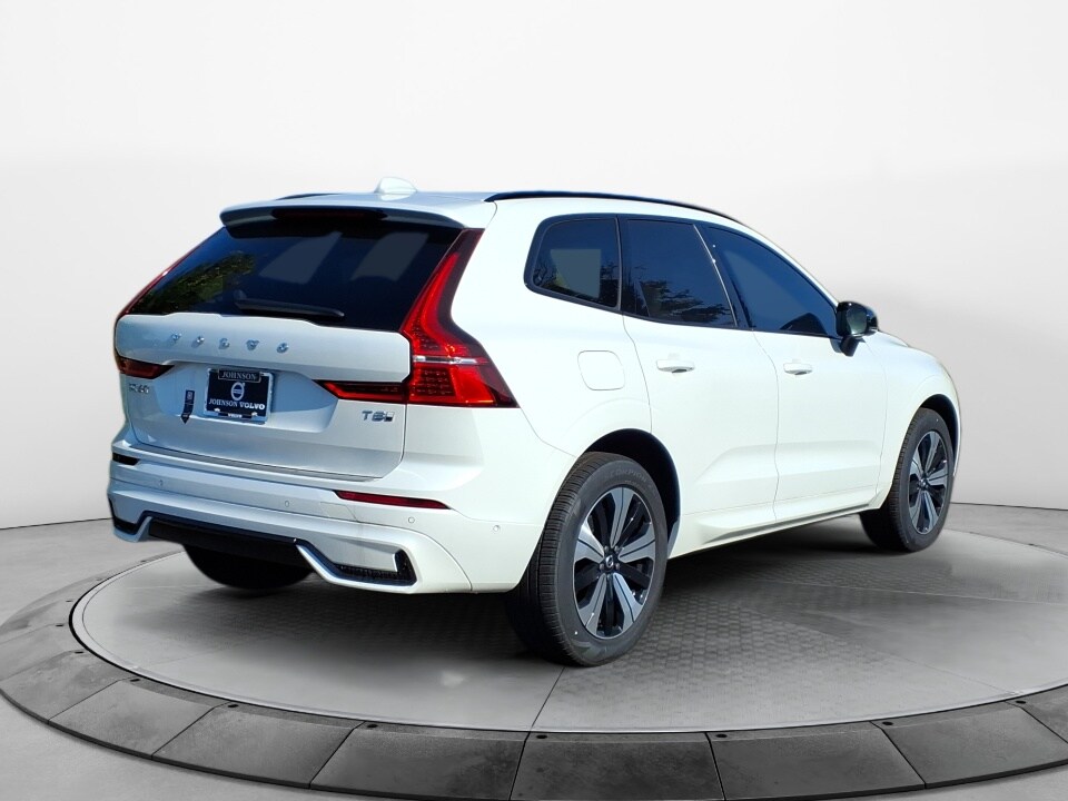 2025 Volvo XC60 Hybrid T8 Plus photo 3